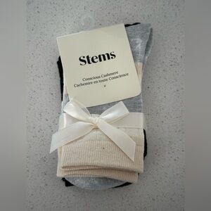 ✨NWT✨Stems: Women’s 2 Pack Conscious Cashmere Socks
